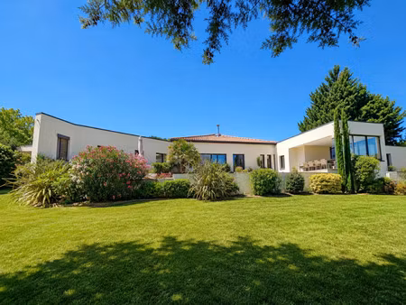 maison de luxe à vendre à jardin