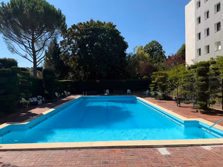 bougival — appartement t3/t4 - refait à neuf - résidence avec piscine -dpe : c / c