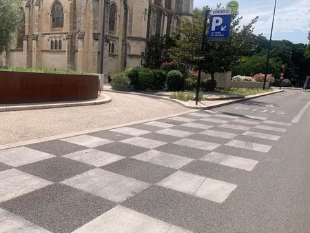 parking a vendre bd etienne saintenac  30000 nîmes