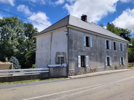 maison entièrment rénovée sur terrain clos et arboré