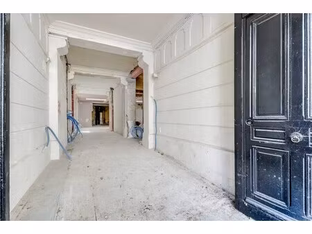 location commerce paris 75017 291m²