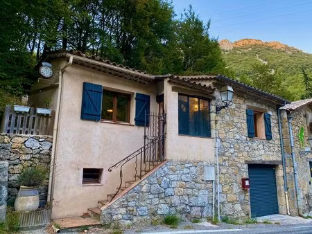 à vendre courmes : jolie maison rénovée avec jardin. ideal pour un investissement !