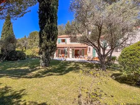 maison de charme avec piscine  jardin luxuriant et grand garage dans un quartier...