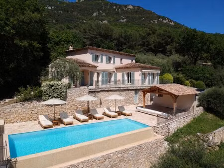 élégante villa avec vue panoramique et piscine chauffée