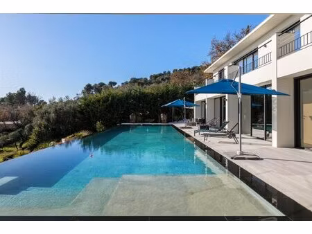 superbe villa à tourrettes-sur-loup avec piscine et vue panoramique sur la mer