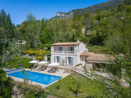 villa de 175 m2 au calme terrain de 4 136 m2 tourrettes-sur-loup