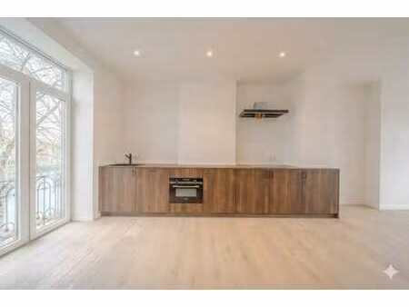 a vendre: duplex 2 chambres rénové avec terrasse