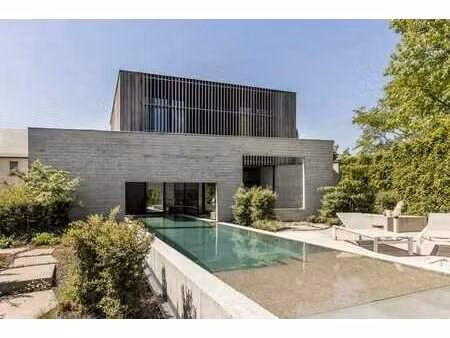 maison design avec piscine à débordement