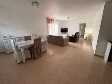 location maison aux billaux (33500) : à louer / 98m² les billaux