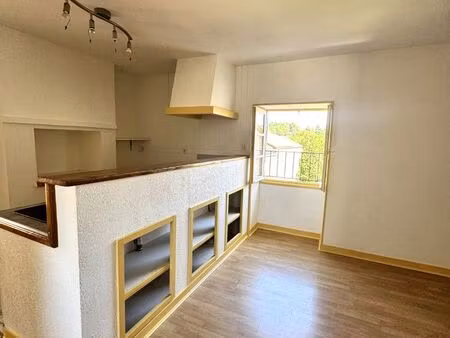 location t2 avec garage et extérieur