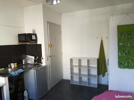 chambre meublee 11 m2 saint denis (avec un coin cuisine)