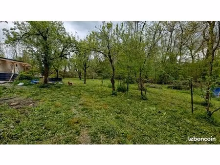 terrain de loisirs 1 250 m² équipé — auve (51)
