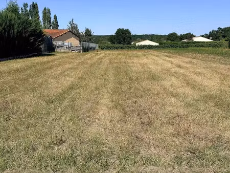 vente terrain à batir 833 m² à fontcouverte (17100)  60 000 €