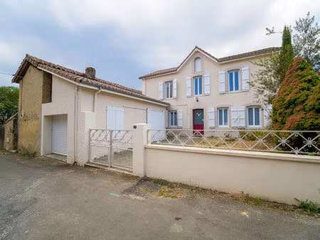 maison avec jardin et garage au centre de geaune