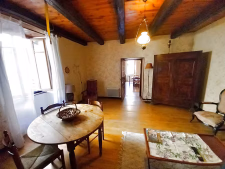 grande maison de village