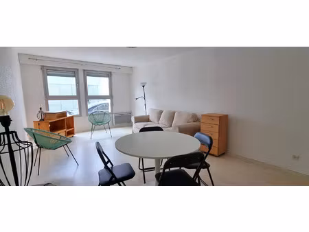 appartement de type 3 meublé au rez-de-chaussée à bordeaux caudéran