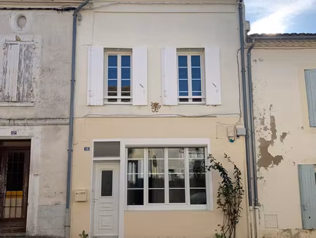 maison de bourg de 93m2  2 chambres et patio