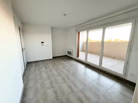 location appartement 3 pièces 57.24 m² à istres (13800)  910 €