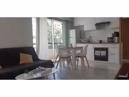 location meublée appartement 3 pièces 45 m² à antibes (06600)  1 150 €