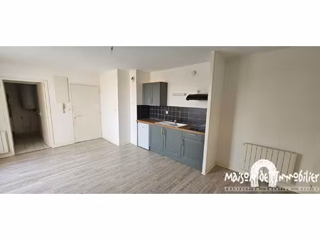 a louer à cognac - grand studio avec terrasse - 36m2