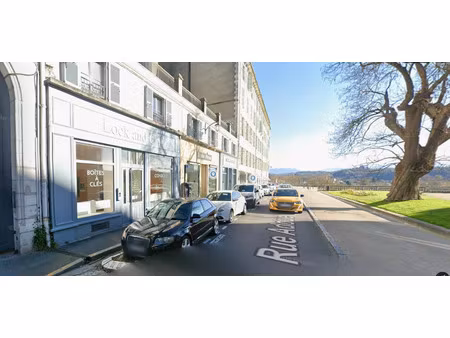 pau - entre boulevard de pyrénées et château de pau - local commercial disponible immédiat