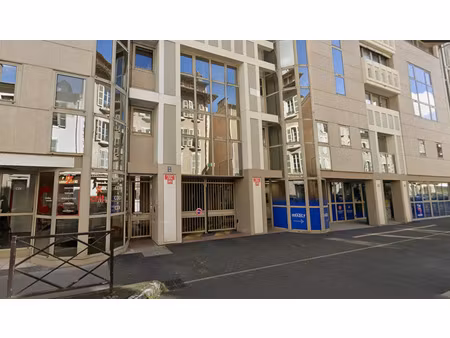 pau - secteur halles - place de parking