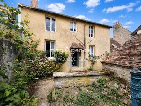 maison de ville en pierre avec double garage - fort potentiel