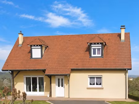 123 m2 habitables sur beau terrain avec vue dégagée