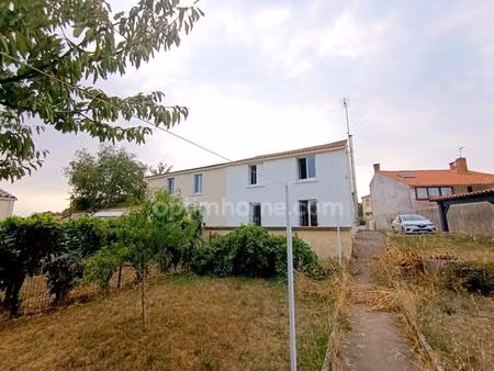 maison de ville rénovée de 100 m² avec jardin de 600 m² et dépendance
