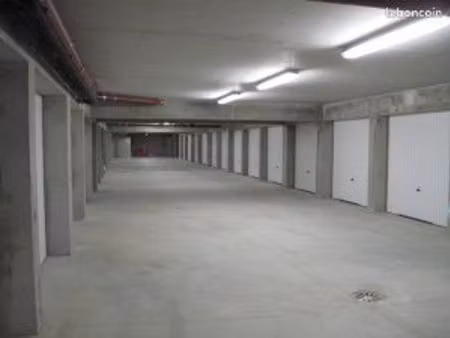 garage box istres