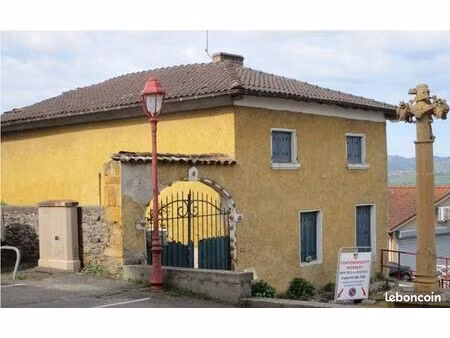 ancienne maison en pierres à rénover au cœur de sourcieux-les-mines