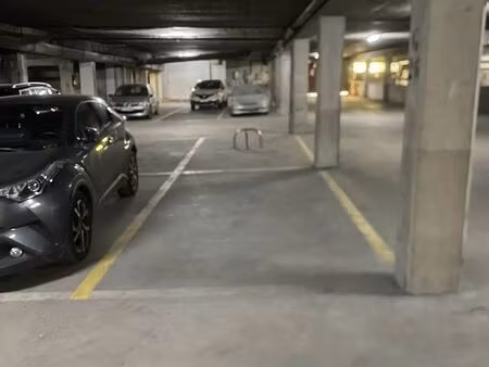 place de parking 15 m² - paris 20e - rue julien lacroix et rue du pressoir (résidence le p