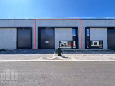 opslagruimte van 294 m² met uitstekende ligging vlak aan ...