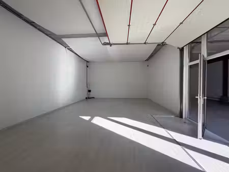 a louer : entrepôt polyvalent de +/- 270m²