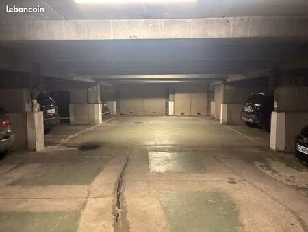 paris 5eme loue grand emplacement parking sécurisé