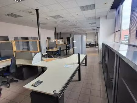 local commercial +/-1813m² à tubize