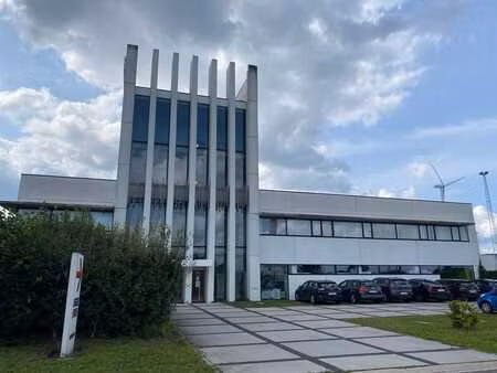 kantoorgebouw met goede visibiliteit