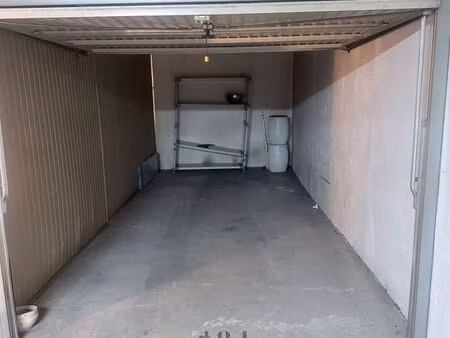 box / parking
