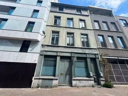 karaktervol kantoor-/commercieel gelijkvloers op een unie...