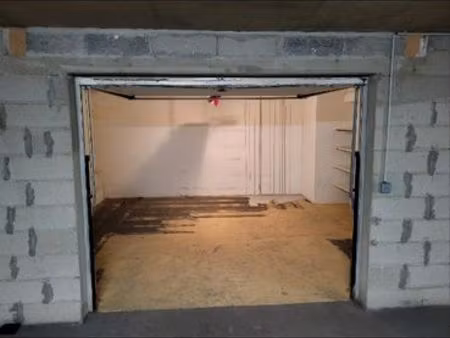 box 22m2 + place parking 11m2