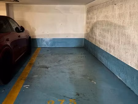 vende place de parking