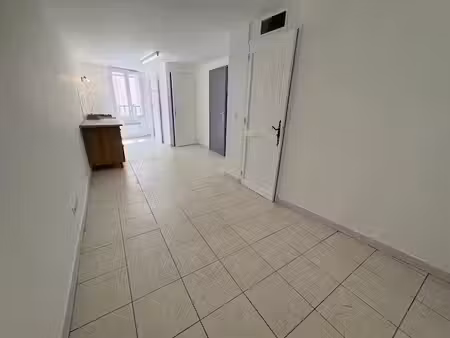 location appartement 2 pièces 37.55 m² à rians (83560)  420 €