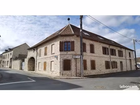 appartement t3 de 62 m2 dans une bâtisse de caractère