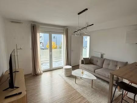 charmant t2 cosy et lumineux avec balcon et parking – sautron centre
