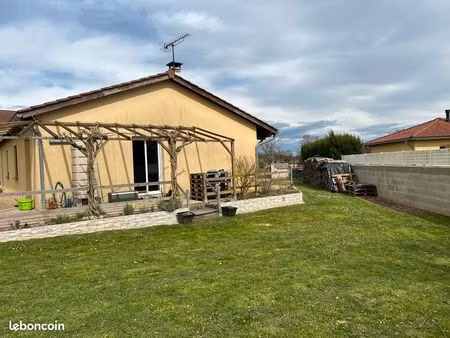 maison à romenay 82m2 700 euros