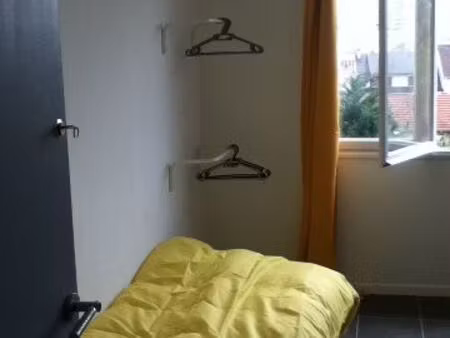 chambre meublee 10 m2 saint denis (avec un coin cuisine)