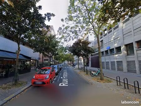 boutique 230 m² paris