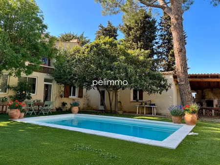 charleval : maison avec studio et piscine