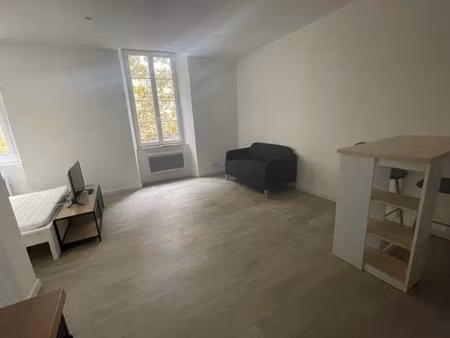 location meublée appartement 1 pièce 32 m² à ales (30100)  508 €