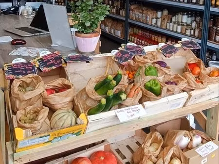 fond de commerce : alimentation/cosmétiques/produits ménagers